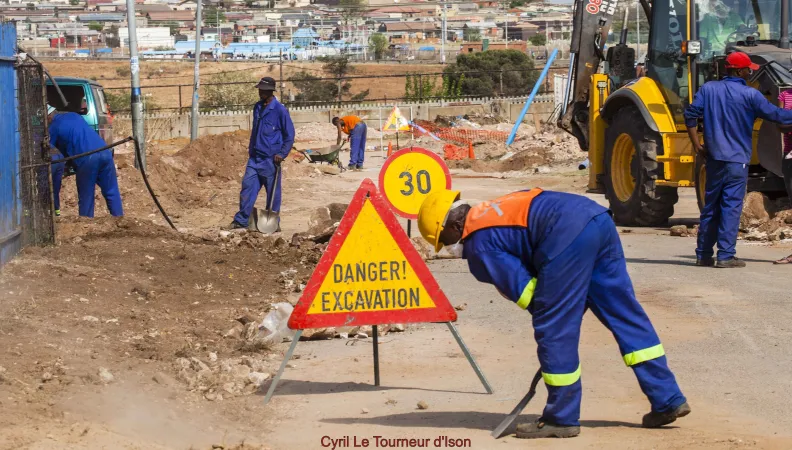 Des ouvrirers à Soweto, Afrique du Sud